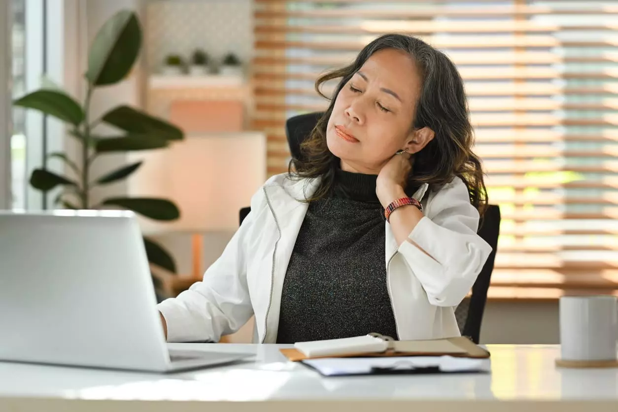 Comment reconnaître facilement les symptômes aux cervicales